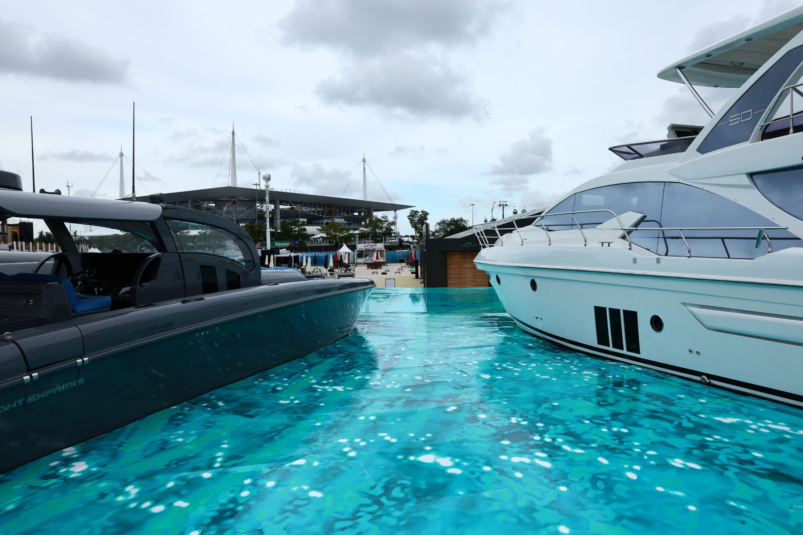 Kapal di tiruan horbour. Kejuaraan Dunia Formula 1, Rd 5, Miami Grand Prix, Miami, Florida, AS , Hari Persiapan.-