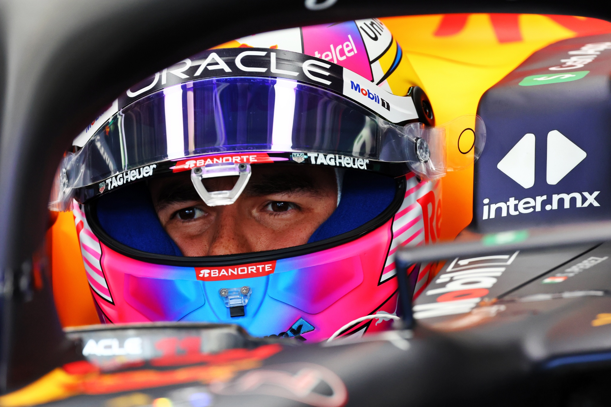 Sergio Perez (MEX) ) Red Bull Racing RB18. Kejuaraan Dunia Formula 1, Rd 5, Miami Grand Prix, Miami, Florida, USA,