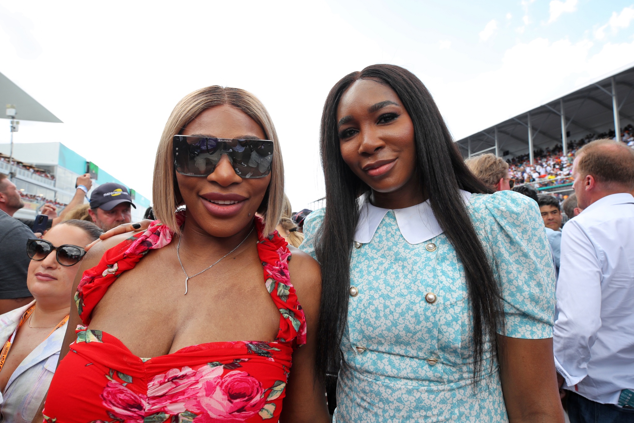 (L to R): Serena Williams (USA) Tennis Player and sister Venus Williams (USA) Tennis player on the grid Formula 1 World