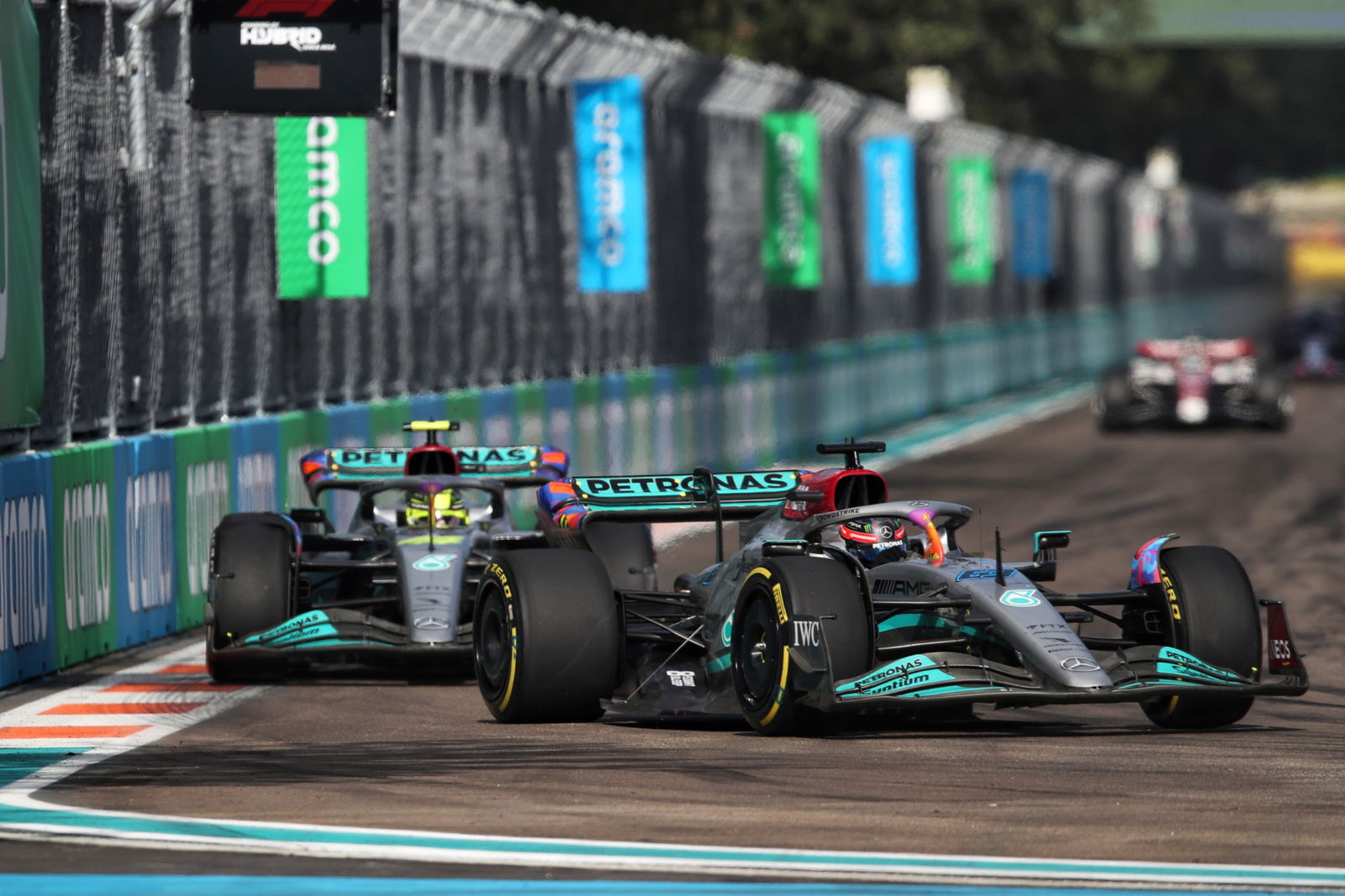George Russell (GBR) ) Mercedes AMG F1 W13. Kejuaraan Dunia Formula 1, Rd 5, Miami Grand Prix, Miami, Florida, USA, Race