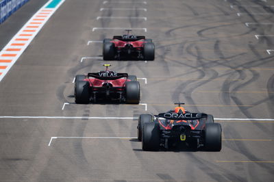 Charles Leclerc (MON) Ferrari F1-75 leads Carlos Sainz Jr (ESP) Ferrari F1-75 and Max Verstappen (NLD) Red Bull Racing