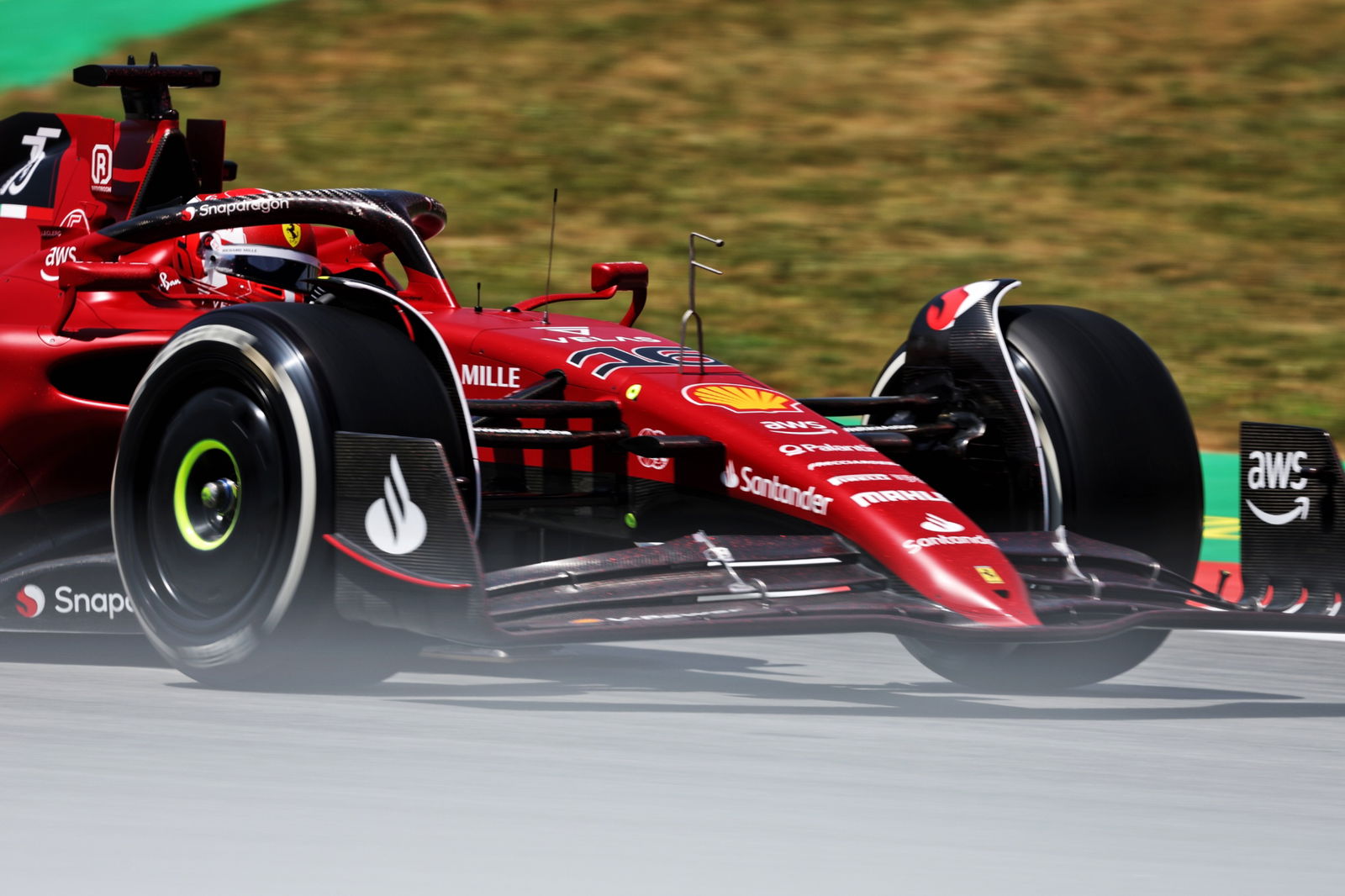 Charles Leclerc (MON) Ferrari F1-75.