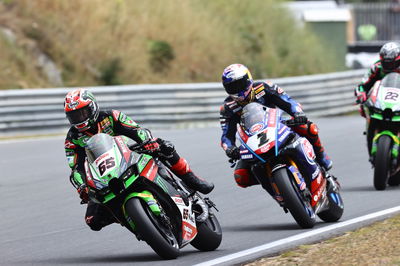 Jonathan Rea and Toprak Razgatlioglu, Estoril WorldSBK race2, 21 May