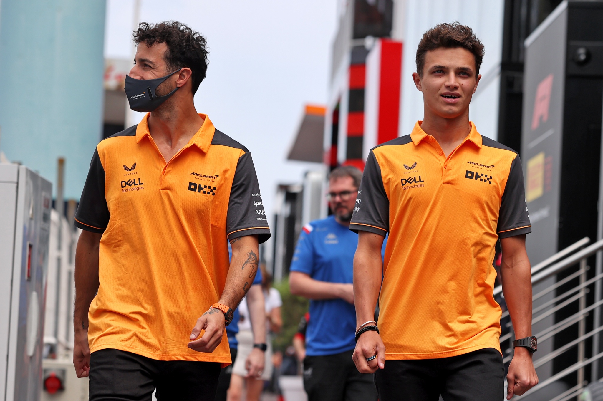 (L ke R ): Daniel Ricciardo (AUS) McLaren dan Lando Norris (GBR) McLaren. Kejuaraan Dunia Formula 1, Rd 7, Monaco Grand