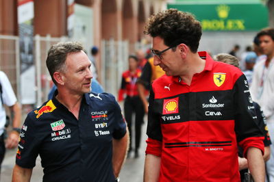 (L ke R ): Kepala Tim Red Bull Racing Christian Horner (GBR) bersama Kepala Tim Ferrari Mattia Binotto (ITA). Formula