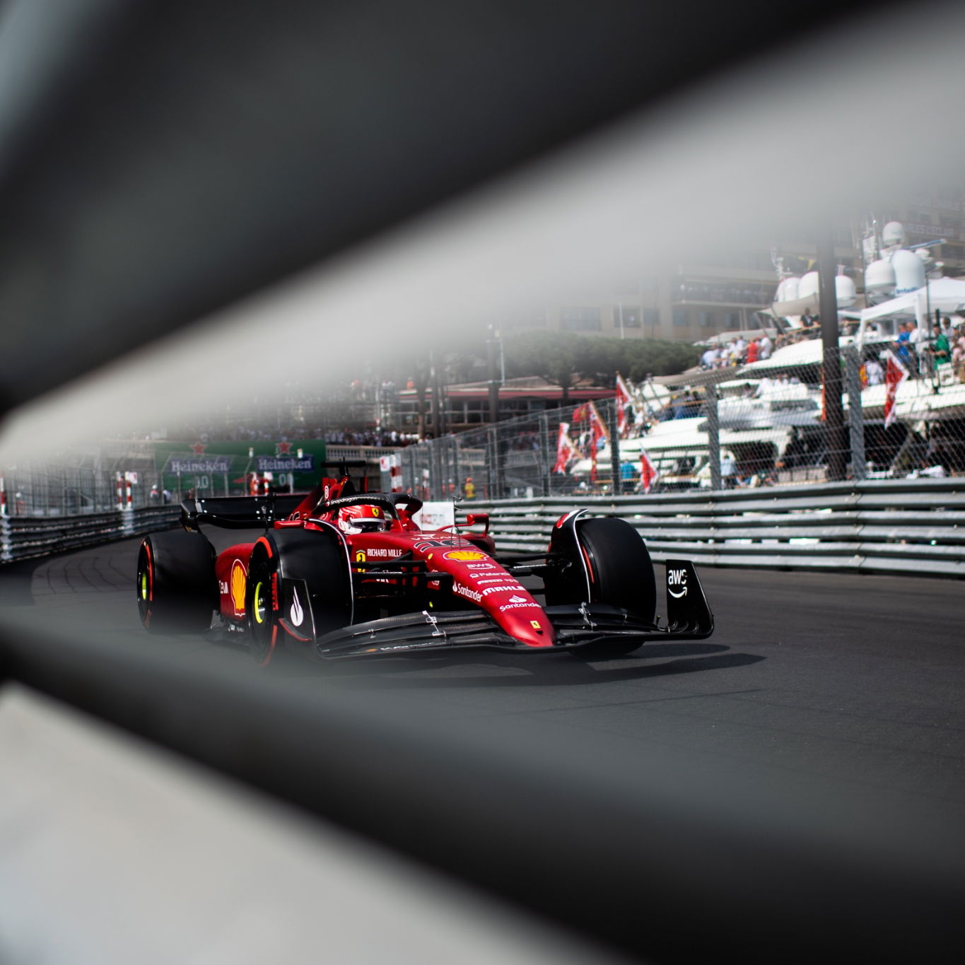 Charles Leclerc (MON) Ferrari F1-75.