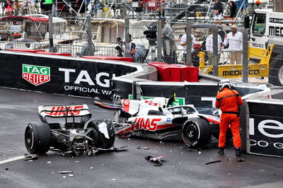 Mick Schumacher (GER) ) Haas VF-22 tersingkir dari balapan. Kejuaraan Dunia Formula 1, Rd 7, Grand Prix Monaco, Monte