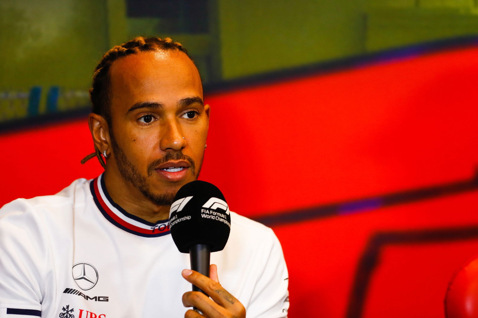 Lewis Hamilton (GBR) ) Mercedes AMG F1 dalam Konferensi Pers FIA. Kejuaraan Dunia Formula 1, Rd 8, Azerbaijan Grand