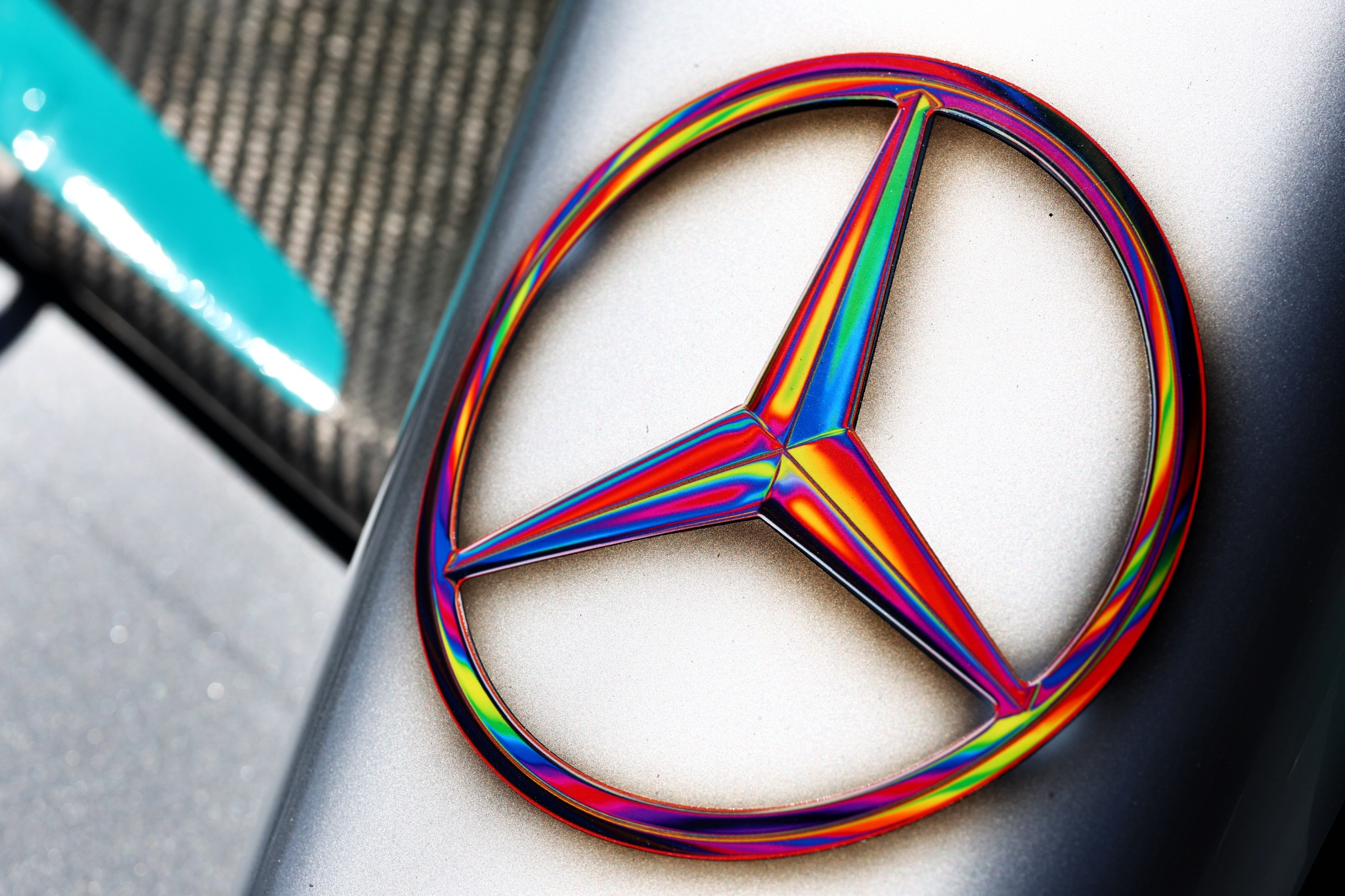 Mercedes AMG F1 W13 nosecone - logo lencana Mercedes. Kejuaraan Dunia Formula 1, Rd 8, Grand Prix Azerbaijan, Jalan Baku