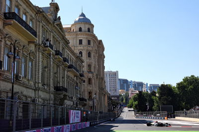 Lewis Hamilton (GBR) ) Mercedes AMG F1 W13. Kejuaraan Dunia Formula 1, Rd 8, Grand Prix Azerbaijan, Sirkuit Jalanan Baku,