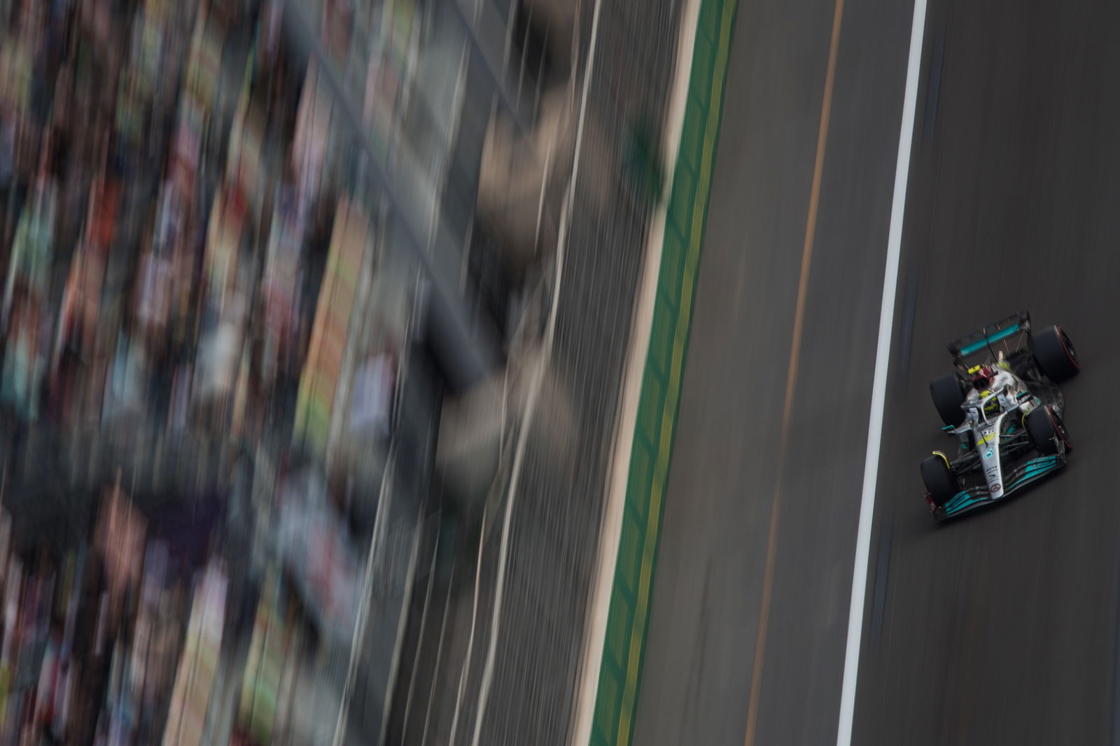 Lewis Hamilton (GBR) ) Mercedes AMG F1 W13. Kejuaraan Dunia Formula 1, Rd 8, Grand Prix Azerbaijan, Sirkuit Jalanan Baku,