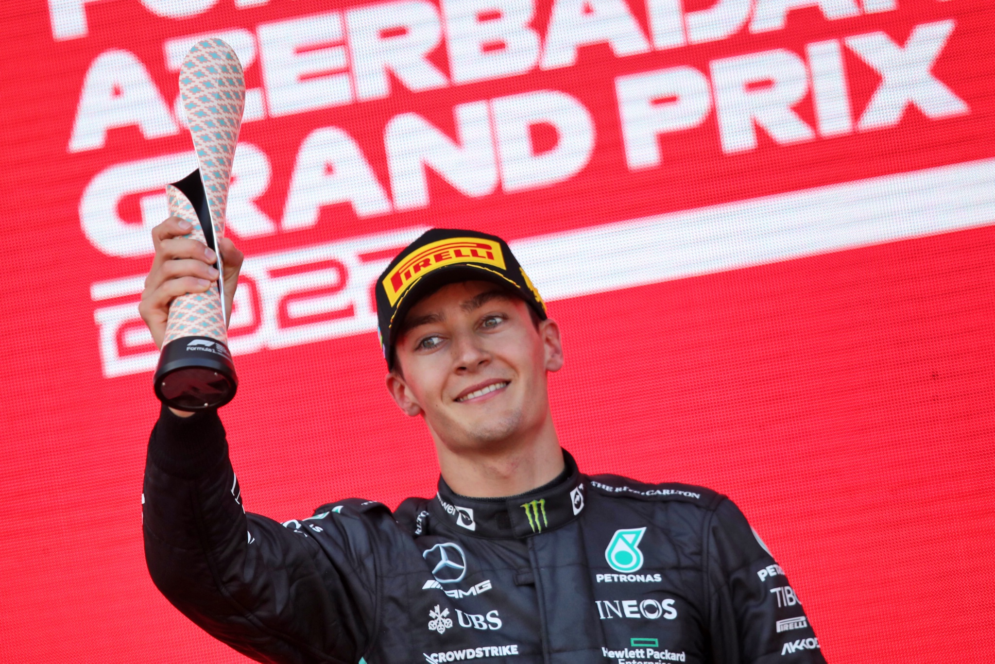 George Russell (GBR) ) Mercedes AMG F1 merayakan posisi ketiganya di podium. Kejuaraan Dunia Formula 1, Rd 8,