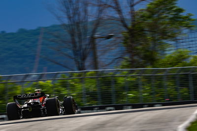 Sergio Perez (MEX) ), Kejuaraan Dunia Formula 1 Balap Red Bull, Rd 9, Grand Prix Kanada, Montreal, Kanada, Latihan