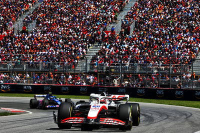 Kevin Magnussen (DEN) ) Haas VF-22 dengan sayap depan patah. Kejuaraan Dunia Formula 1, Rd 9, Grand Prix Kanada,