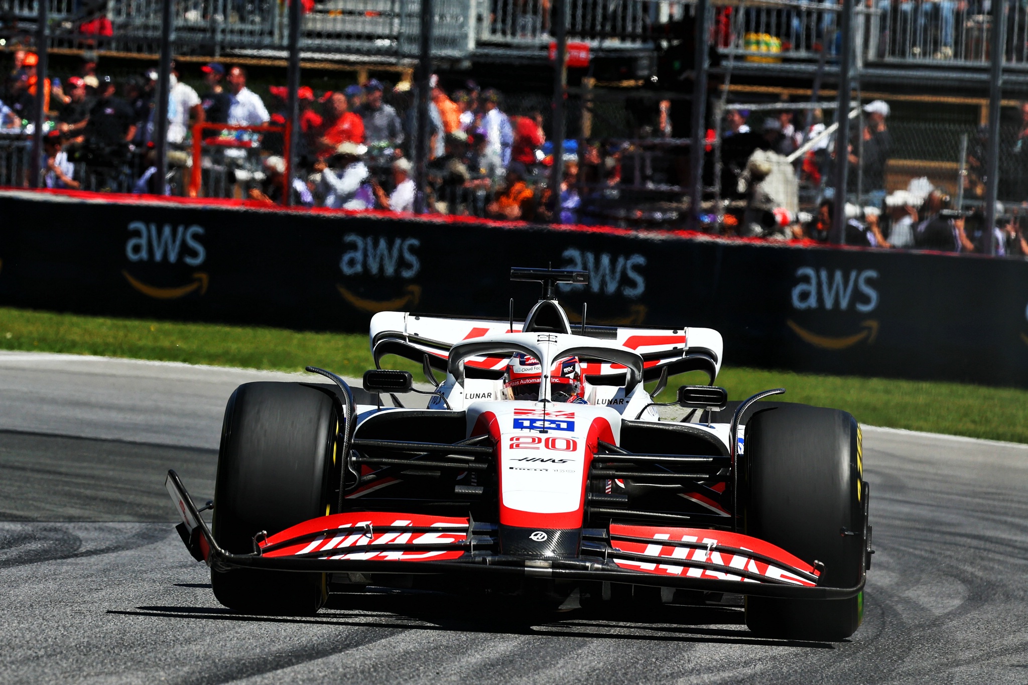 Kevin Magnussen (DEN) Haas VF-22 with broken front wing. Formula 1 World Championship, Rd 9, Canadian Grand Prix,