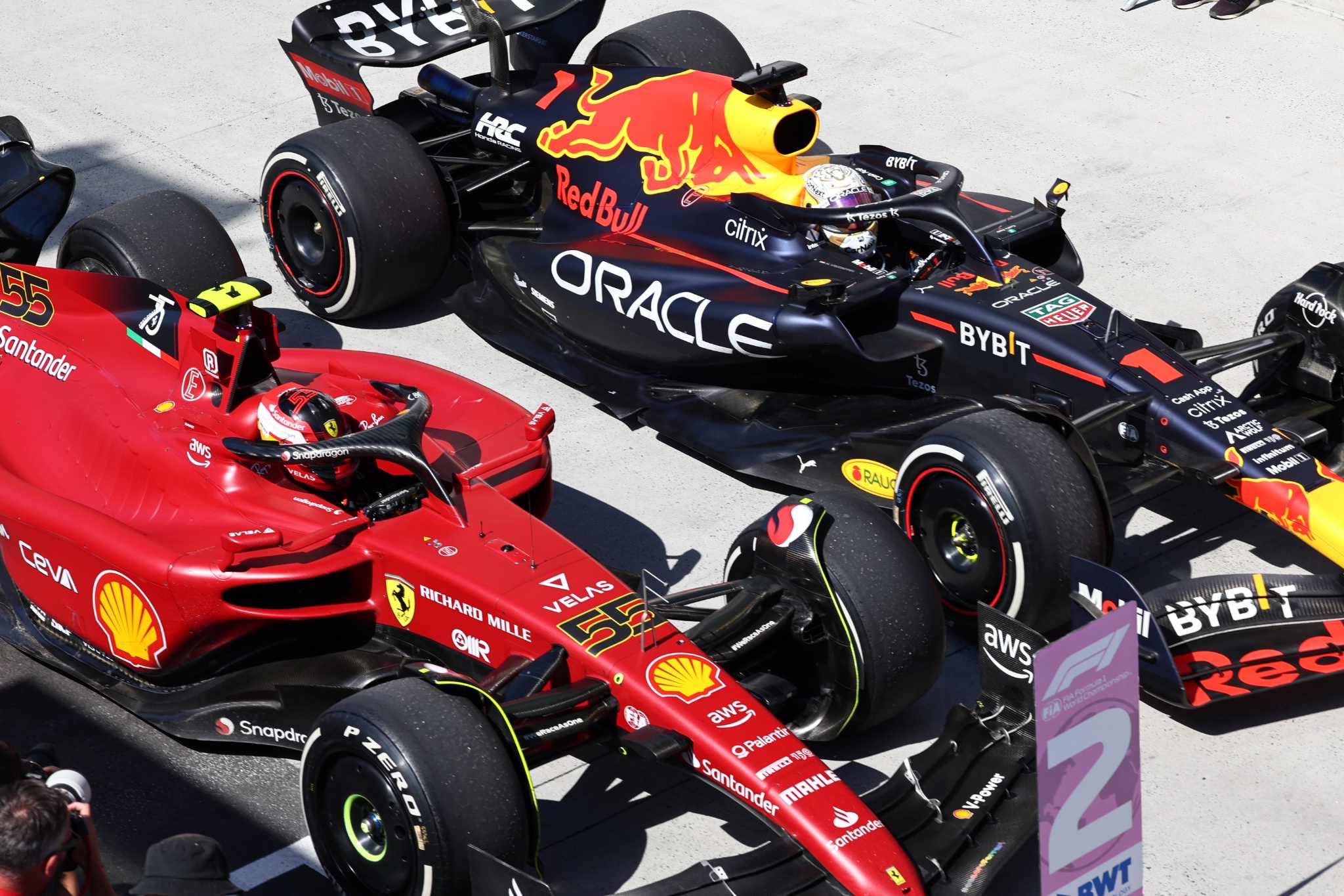 2nd place Carlos Sainz Jr (ESP) Ferrari F1-75 and 1st place Max Verstappen (NLD) Red Bull Racing. Formula 1 World
