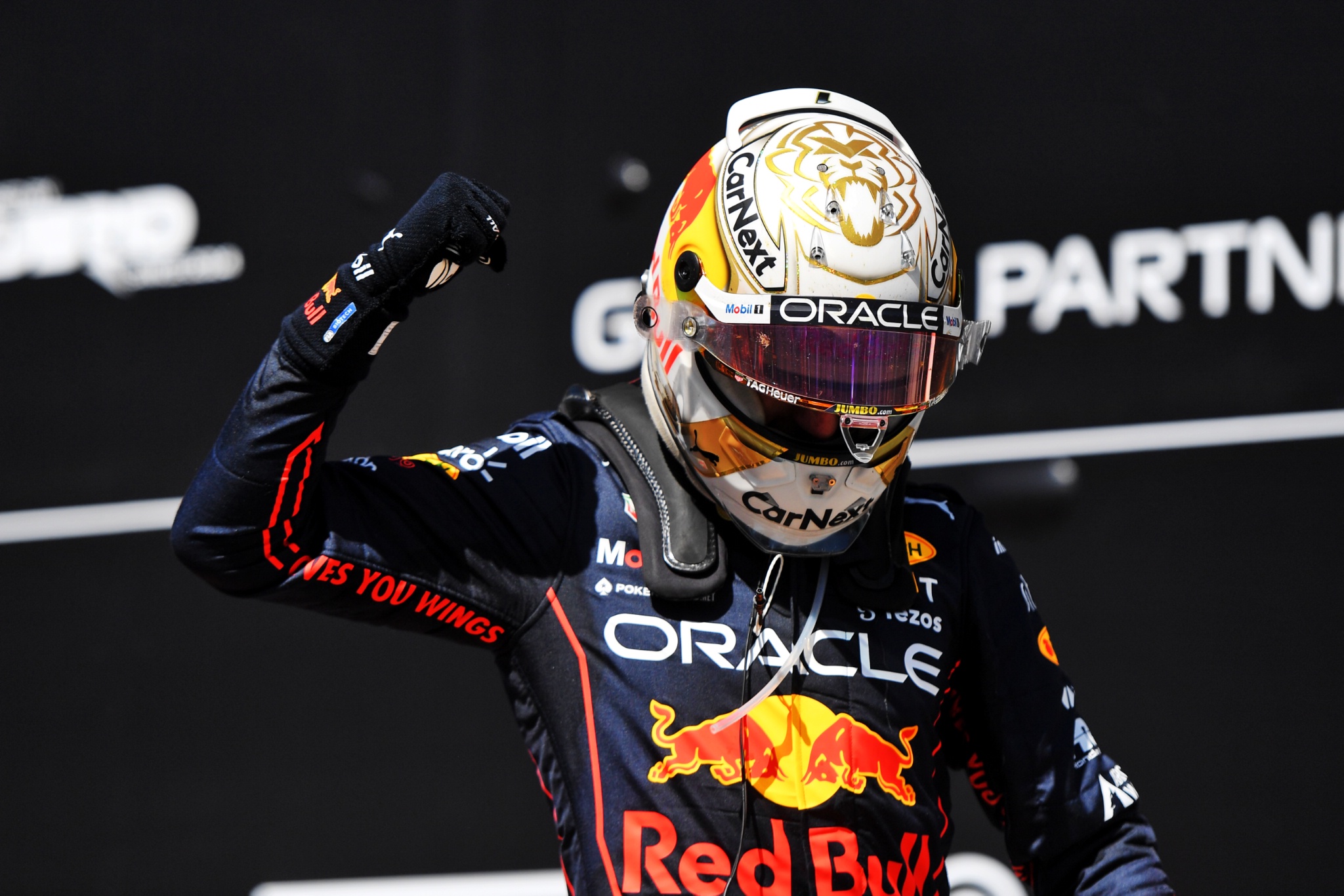 Pemenang lomba Max Verstappen (NLD) Red Bull Racing merayakan di parc ferme. Kejuaraan Dunia Formula 1, Rd 9, Kanada
