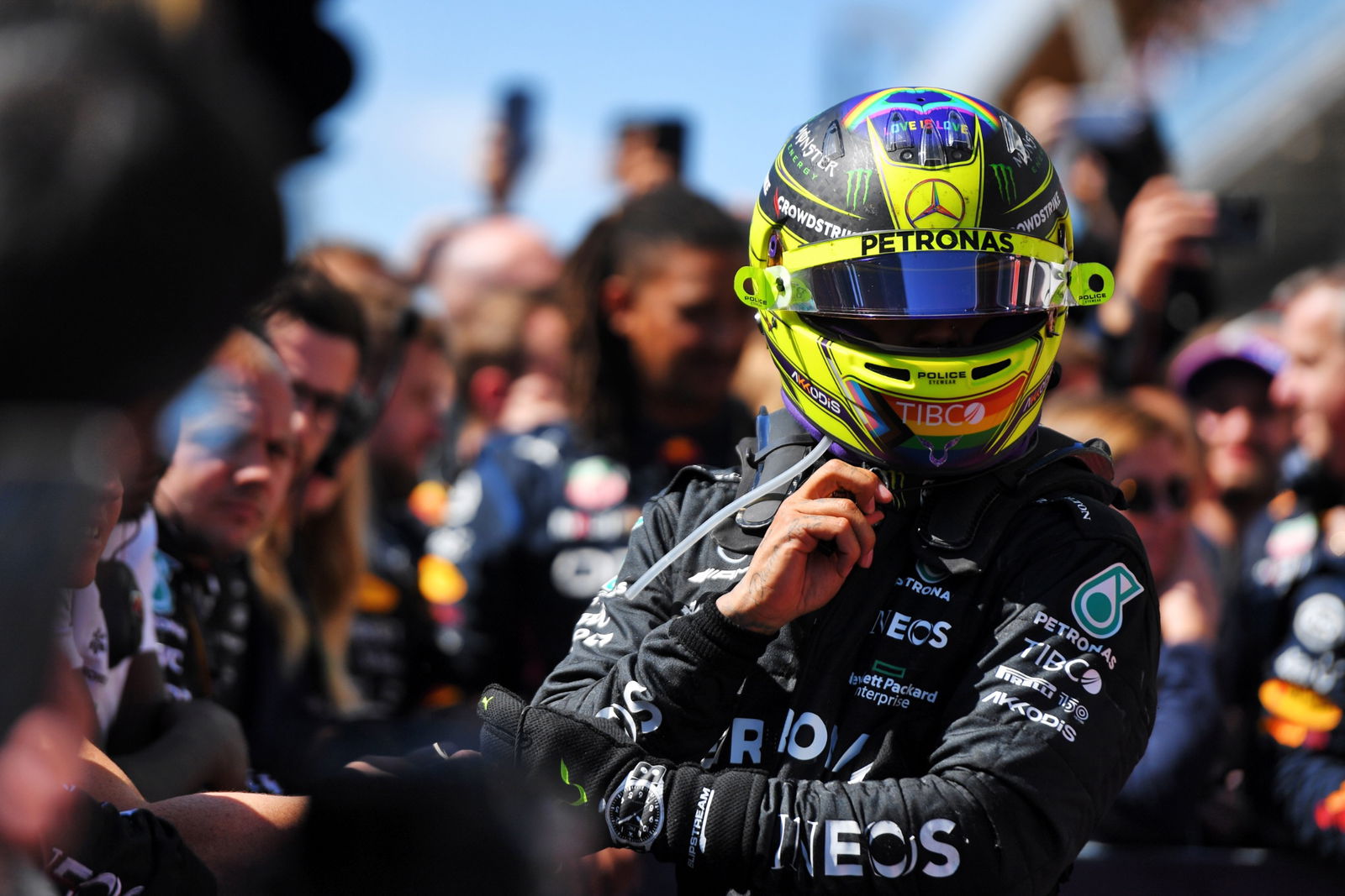 Peringkat ketiga Lewis Hamilton (GBR) Mercedes AMG F1 di parc ferme. Kejuaraan Dunia Formula 1, Rd 9, Grand Prix Kanada,