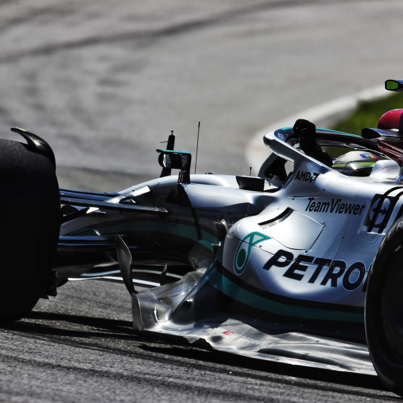 Lewis Hamilton (GBR) Mercedes AMG F1 W13 celebrates his third position at the end of the race. Formula 1 World