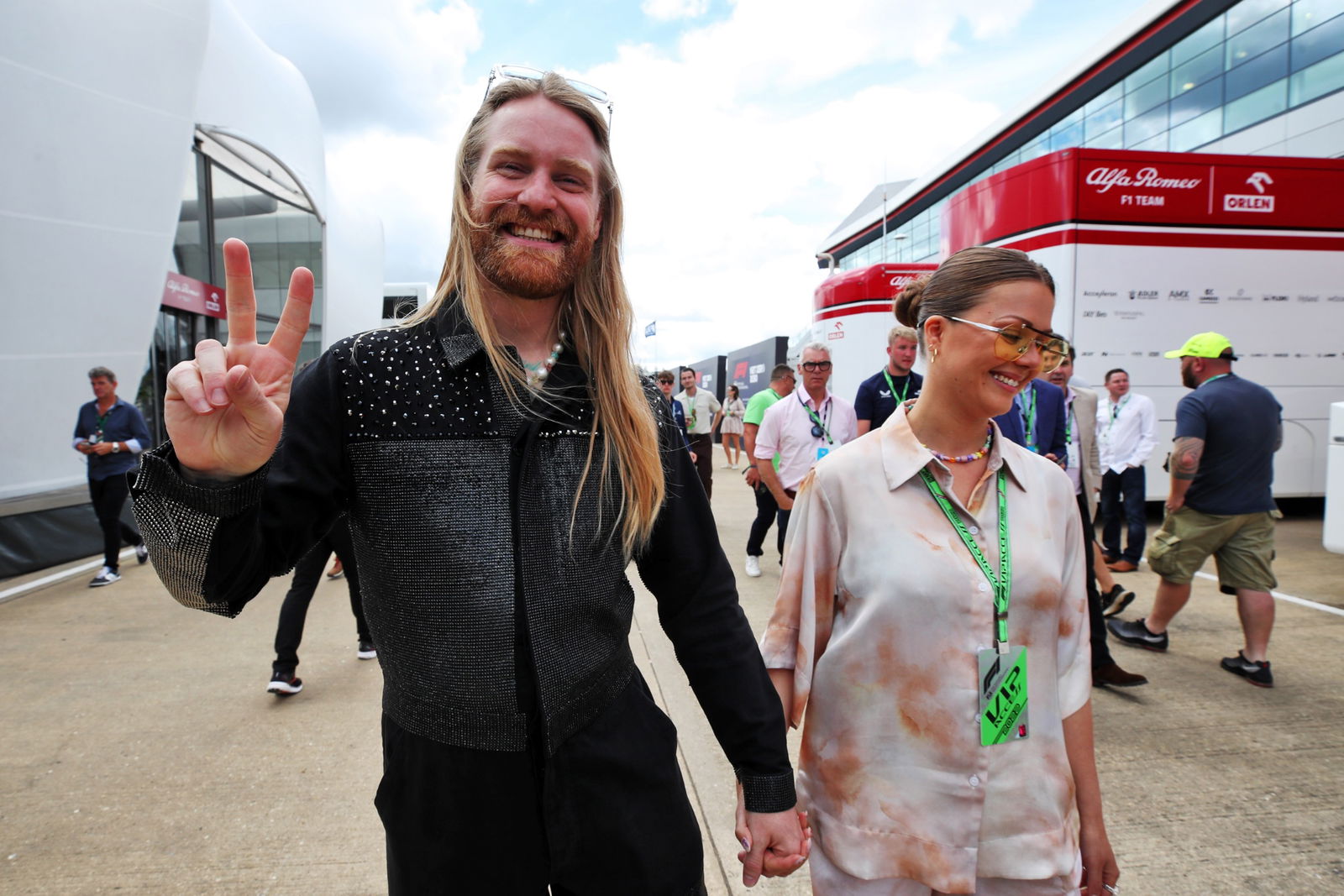 (L to R): Sam Ryder (GBR) Singer with his parnter Lois Gaskin-Barber (GBR). Formula 1 World Championship, Rd 10, British
