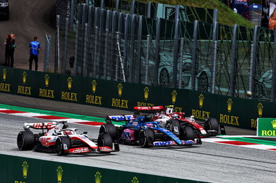 (L ke R ): Kevin Magnussen (DEN) Haas VF-22; Fernando Alonso (ESP) Alpine F1 Team A522; dan Guanyu Zhou (CHN) Alfa Romeo F1