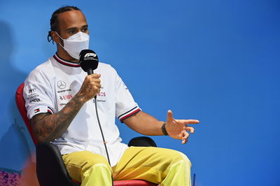 Lewis Hamilton (GBR) ) Mercedes AMG F1 dalam Konferensi Pers FIA pasca balapan. Kejuaraan Dunia Formula 1, Rd 11, Austria