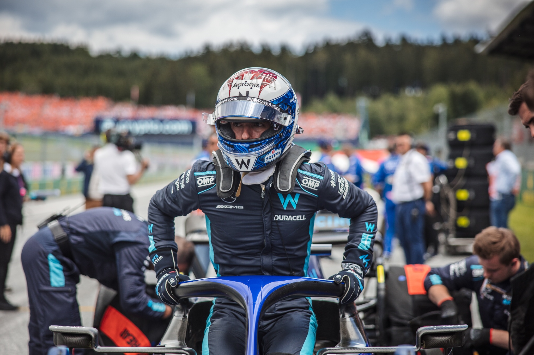 Nicholas Latifi (CDN) ) Williams Racing FW44 di grid. Kejuaraan Dunia Formula 1, Rd 11, Grand Prix Austria,