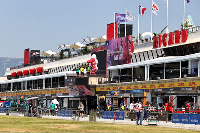 Circuit atmosphere - pit lane. Formula 1 World Championship, Rd 12, French Grand Prix, Paul Ricard, France, Preparation