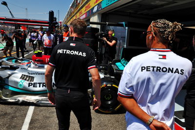 Lewis Hamilton (GBR) Mercedes AMG F1 W13 watches Nyck de Vries (NLD) Mercedes AMG F1 W13 Test and Reserve Driver leave the