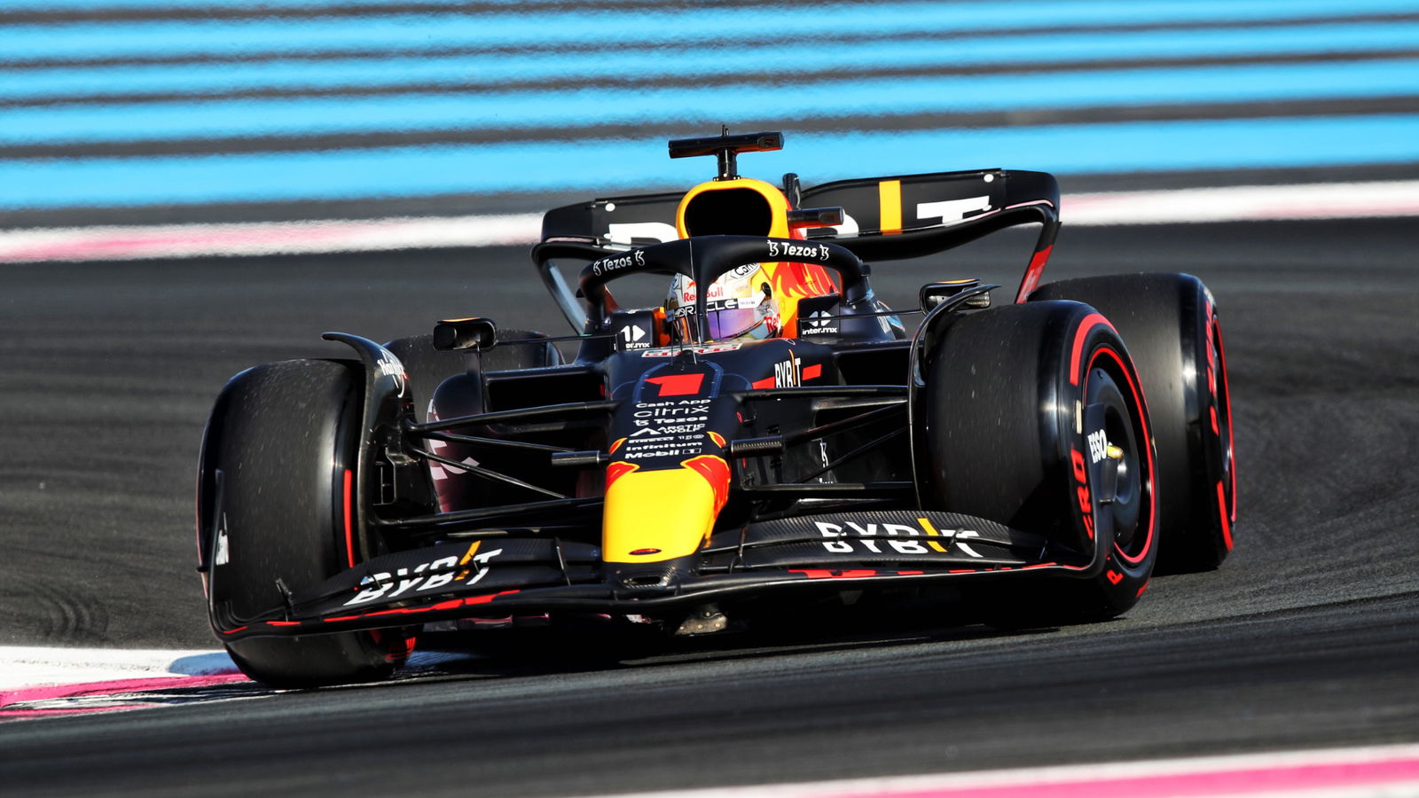 Max Verstappen (NLD) Red Bull Racing RB18. 