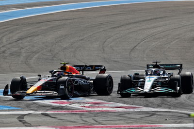 Sergio Perez (MEX) Red Bull Racing RB18 and George Russell (GBR) Mercedes AMG F1 W13 battle for position. Formula 1 World