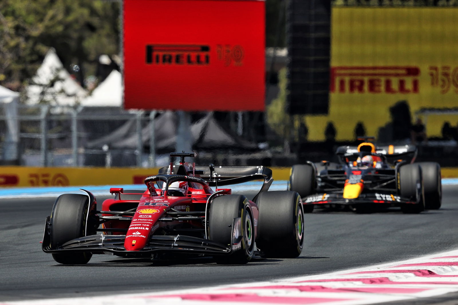 Charles Leclerc (MON) ) Ferrari F1-75. Kejuaraan Dunia Formula 1, Rd 12, Grand Prix Prancis, Paul Ricard, Prancis, Race