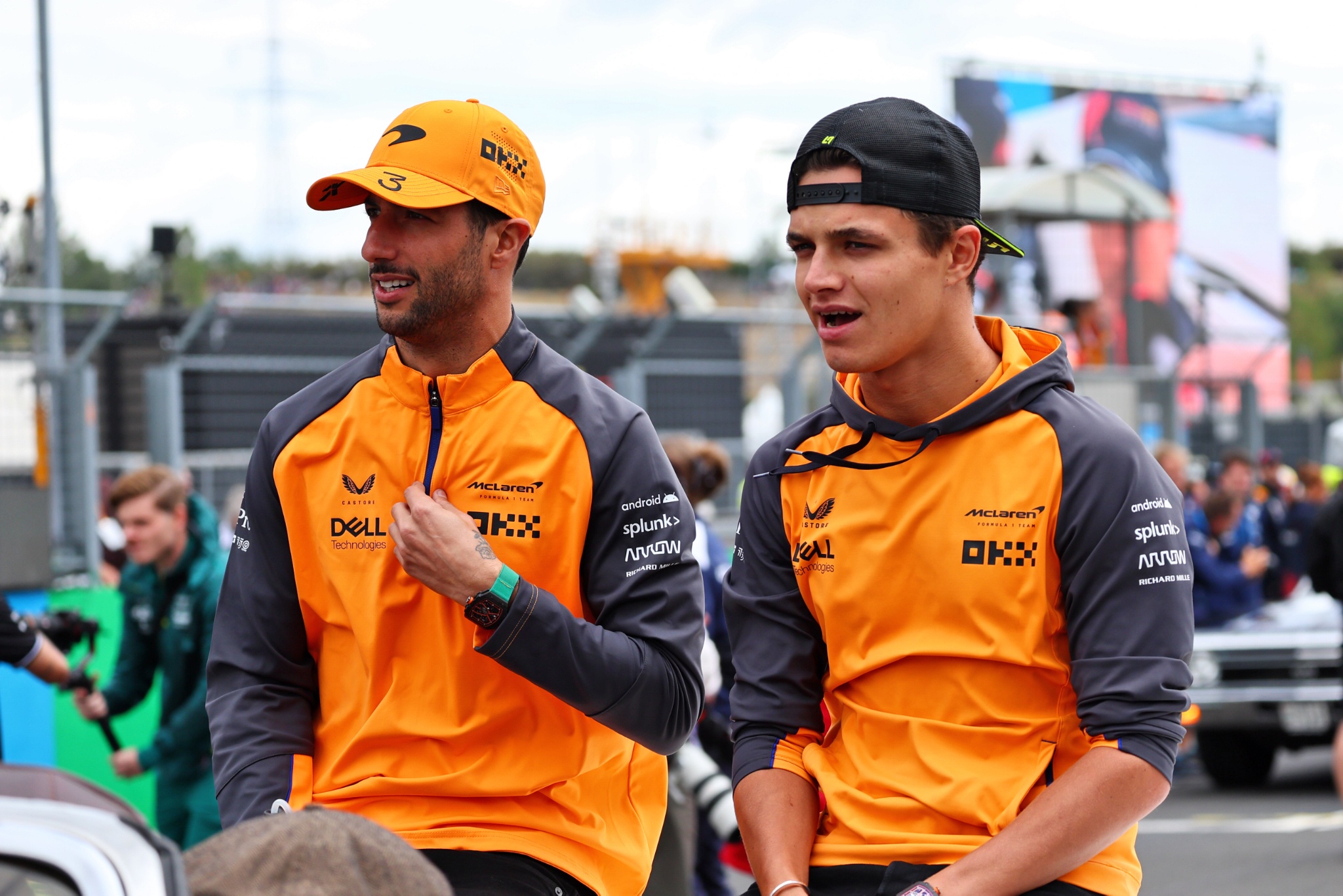 (L ke R ): Daniel Ricciardo (AUS) McLaren dan rekan setimnya Lando Norris (GBR) McLaren di parade pembalap. Formula 1 Dunia