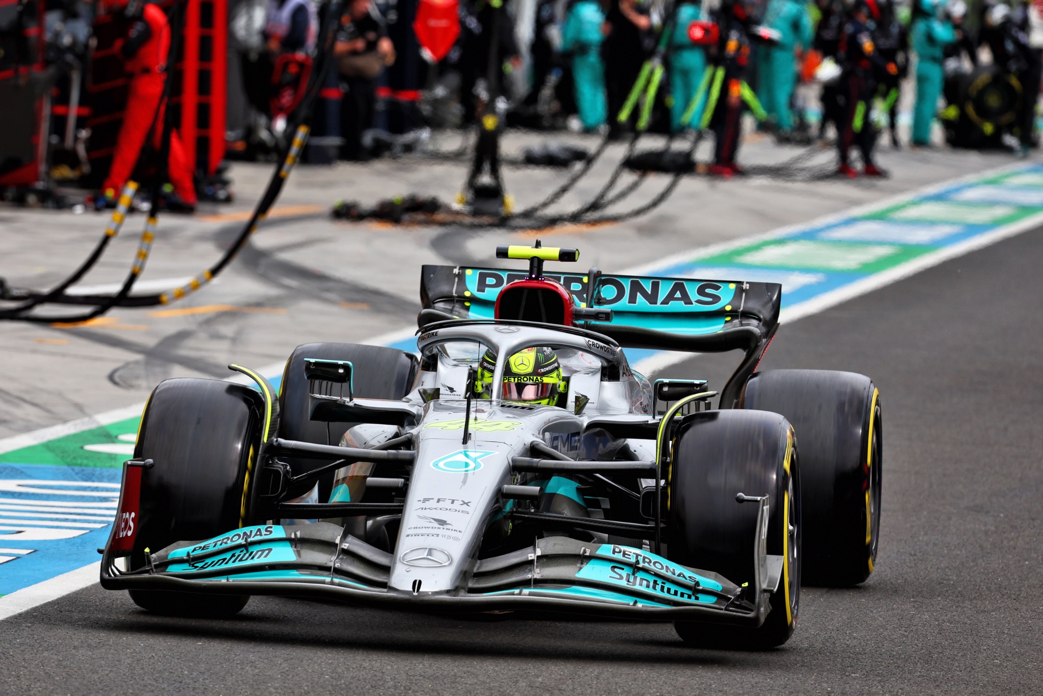 Lewis Hamilton (GBR) Mercedes AMG F1 W13 makes a pit stop. Formula 1 World Championship, Rd 13, Hungarian Grand Prix,