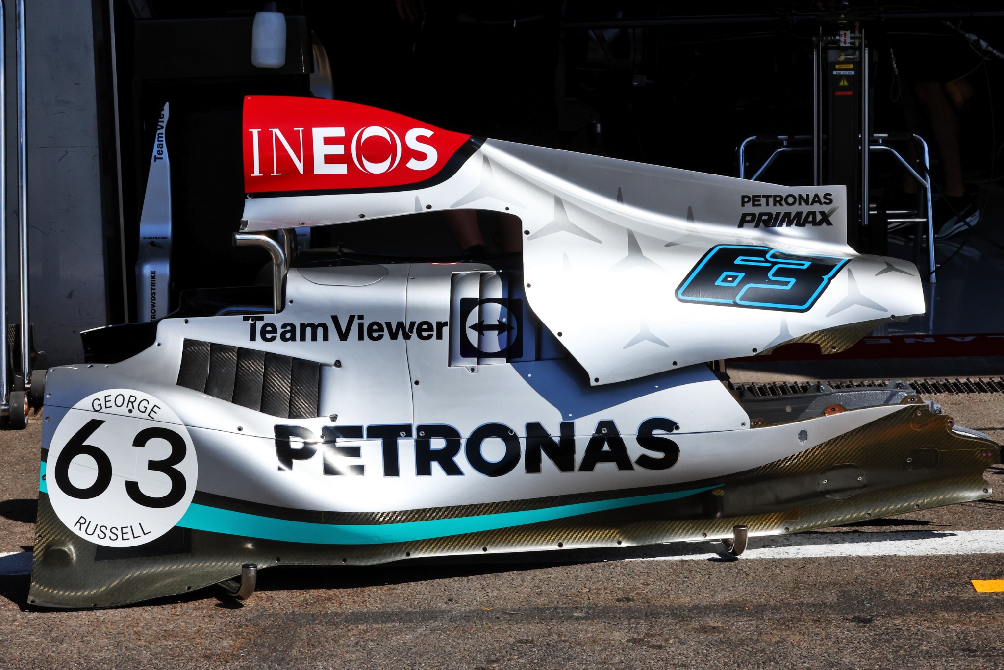 George Russell (GBR) Mercedes AMG F1 W13 sidepod and engine cover - retro number. Formula 1 World Championship, Rd 14,