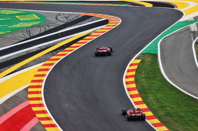 Charles Leclerc (MON) ) Ferrari F1-75 memimpin rekan setimnya Carlos Sainz Jr (ESP) Ferrari F1-75. Kejuaraan Dunia Formula 1, Rd