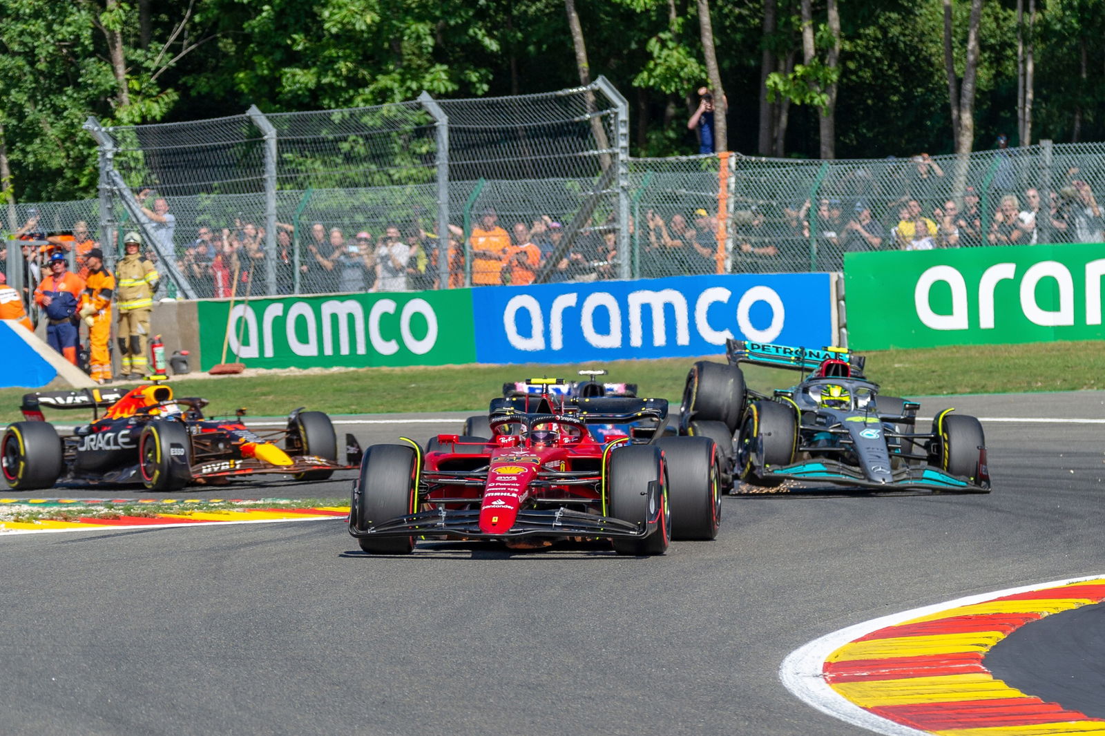 Lewis Hamilton (GBR) Mercedes AMG F1 W13 crashes with Fernando Alonso (ESP) Alpine F1 Team A522 at the start of the race.