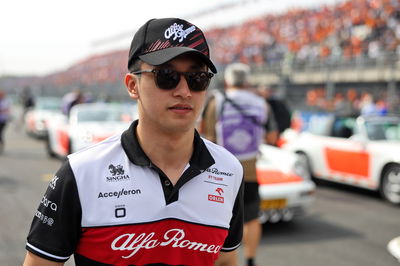 Guanyu Zhou (CHN) ) Tim F1 Alfa Romeo dalam parade pembalap. Kejuaraan Dunia Formula 1, Rd 14, Grand Prix Belanda,