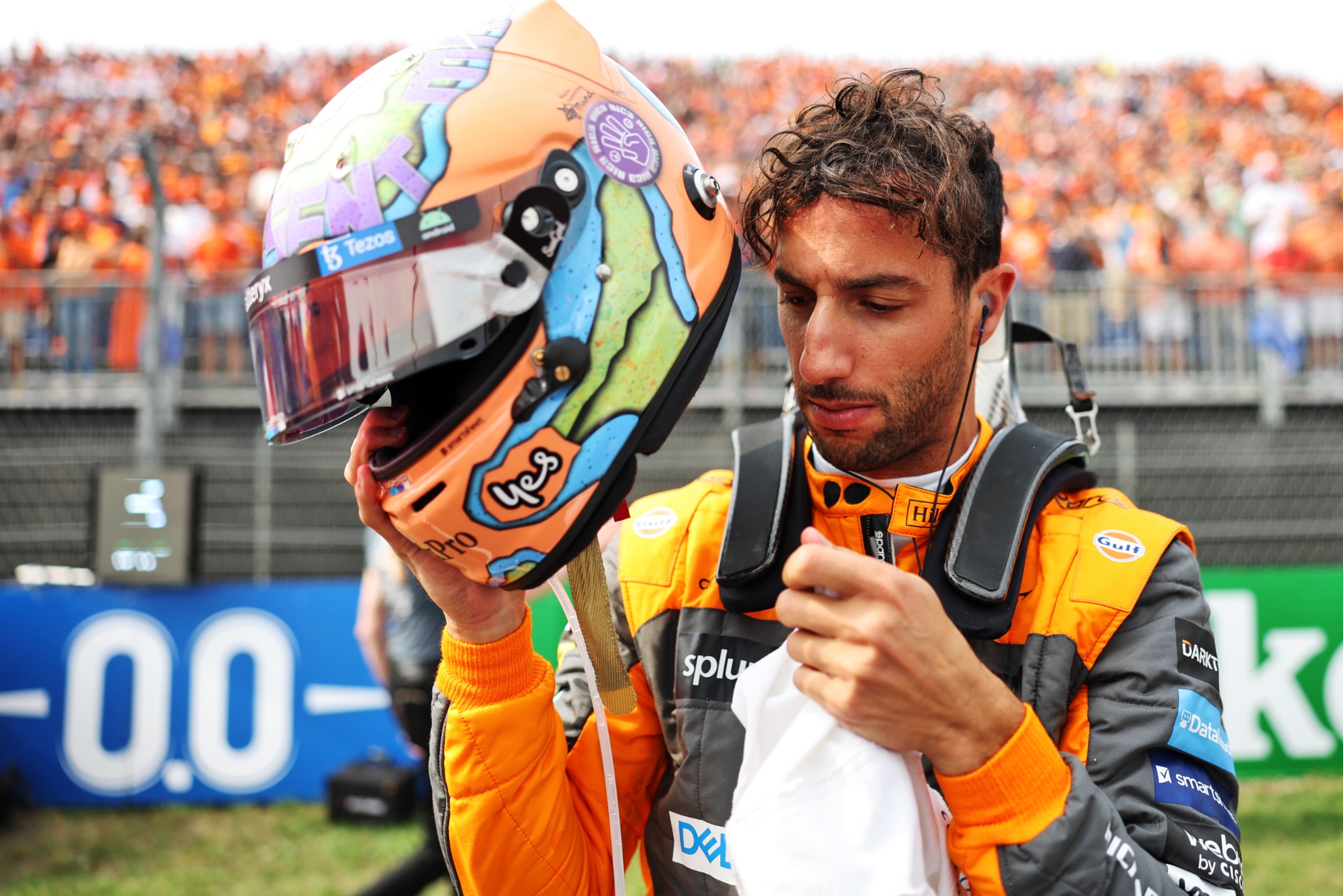 Daniel Ricciardo (AUS) ) McLaren di grid. Kejuaraan Dunia Formula 1, Rd 14, Grand Prix Belanda, Zandvoort, Belanda,
