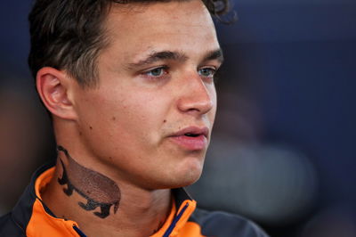 Lando Norris (GBR) ) McLaren - badger 'tattoo'. Kejuaraan Dunia Formula 1, Rd 16, Grand Prix Italia, Monza, Italia,