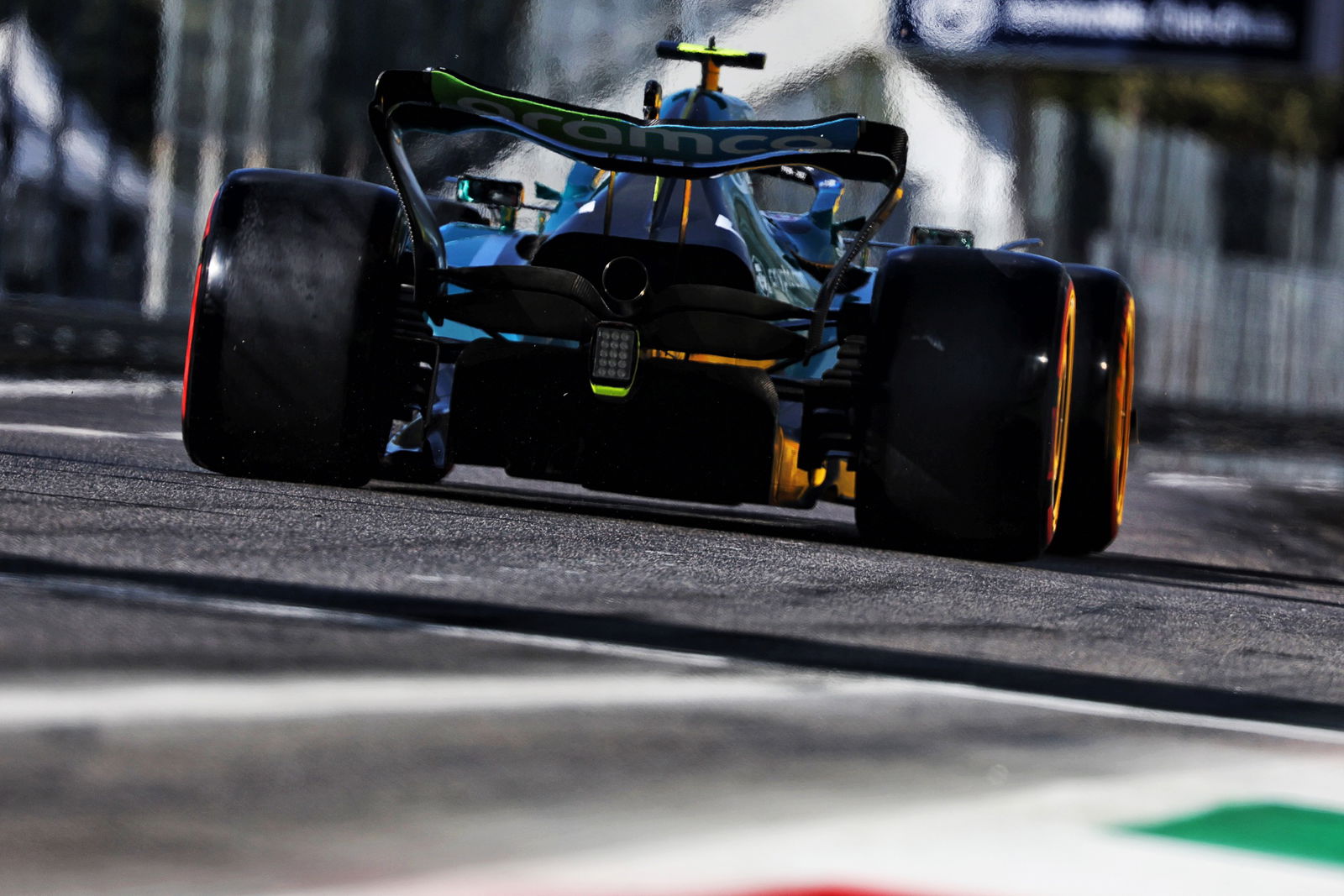 Sebastian Vettel (GER ) Aston Martin F1 Team AMR22. Kejuaraan Dunia Formula 1, Rd 16, Grand Prix Italia, Monza, Italia,