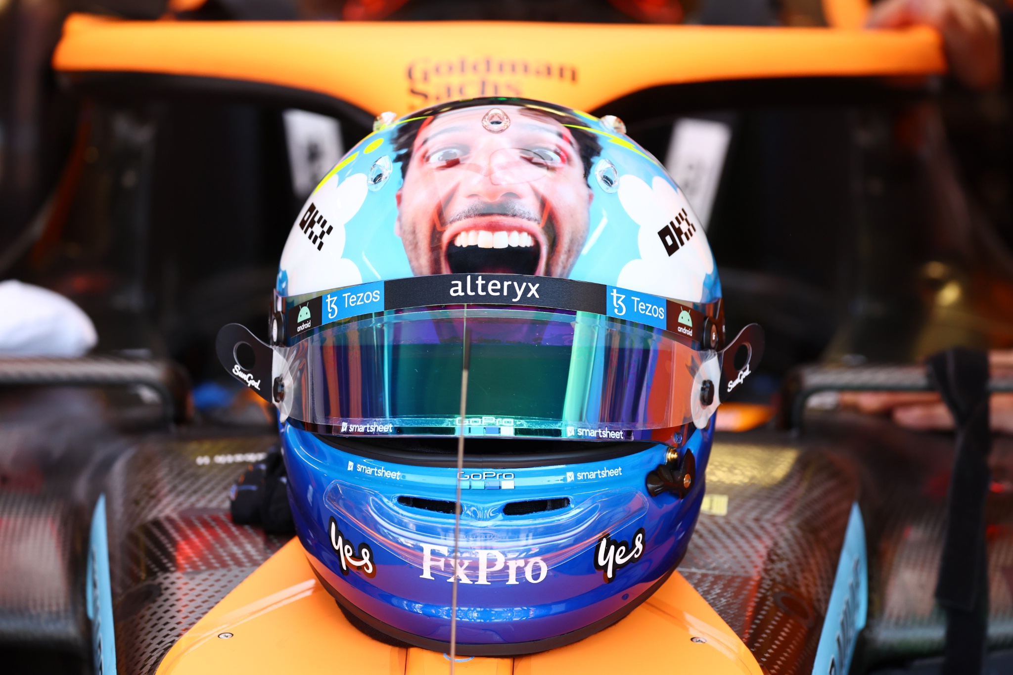 Daniel Ricciardo (AUS) ) Helm McLaren MCL36. Kejuaraan Dunia Formula 1, Rd 16, Grand Prix Italia, Monza, Italia, Race