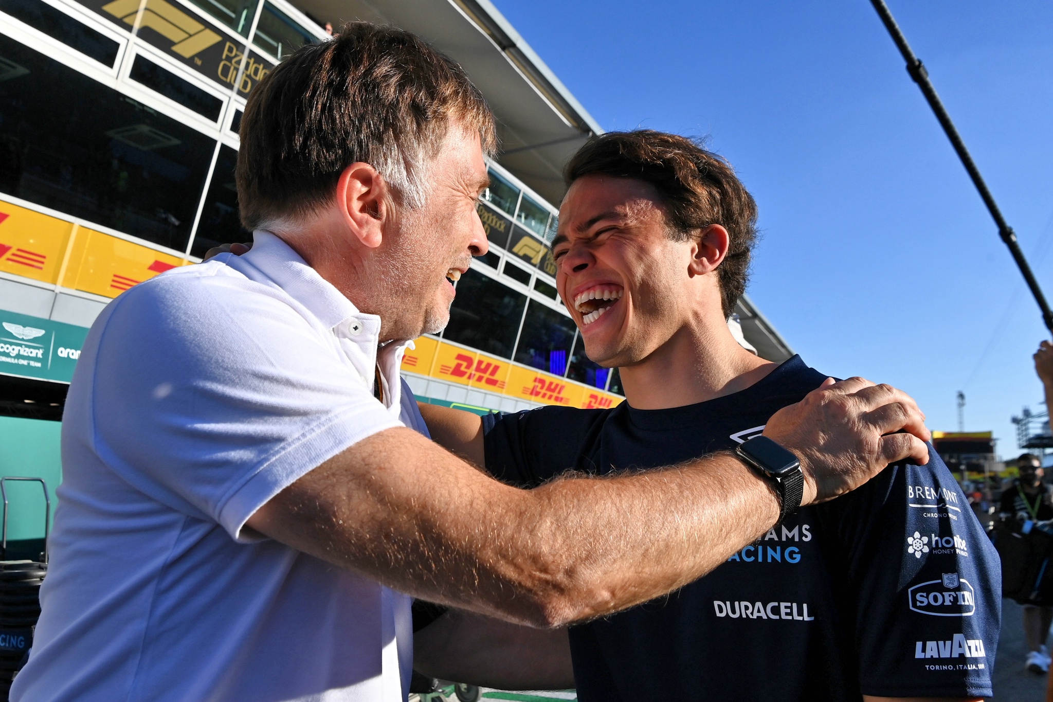 (L to R): Jost Capito (GER) Williams Racing Chief Executive Officer celebrates ninth position on his GP debut for Nyck de