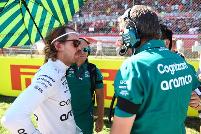 Sebastian Vettel (GER) ) Tim F1 Aston Martin. Kejuaraan Dunia Formula 1, Rd 16, Grand Prix Italia, Monza, Italia, Race