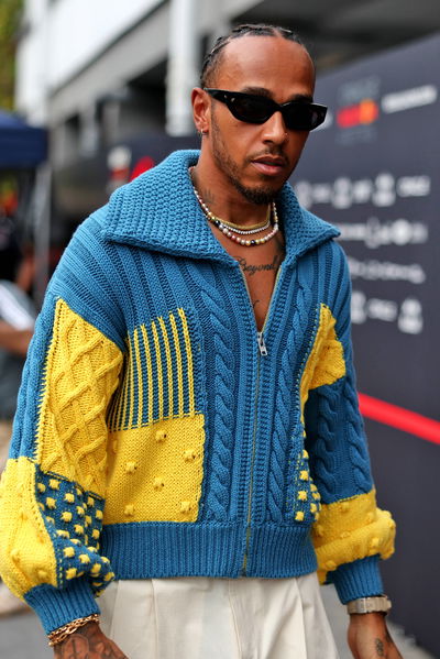 Lewis Hamilton (GBR) Mercedes AMG F1. Formula 1 World Championship, Rd 17, Singapore Grand Prix, Marina Bay Street