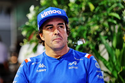 Fernando Alonso (ESP) Alpine F1 Team. Formula 1 World Championship, Rd 17, Singapore Grand Prix, Marina Bay Street