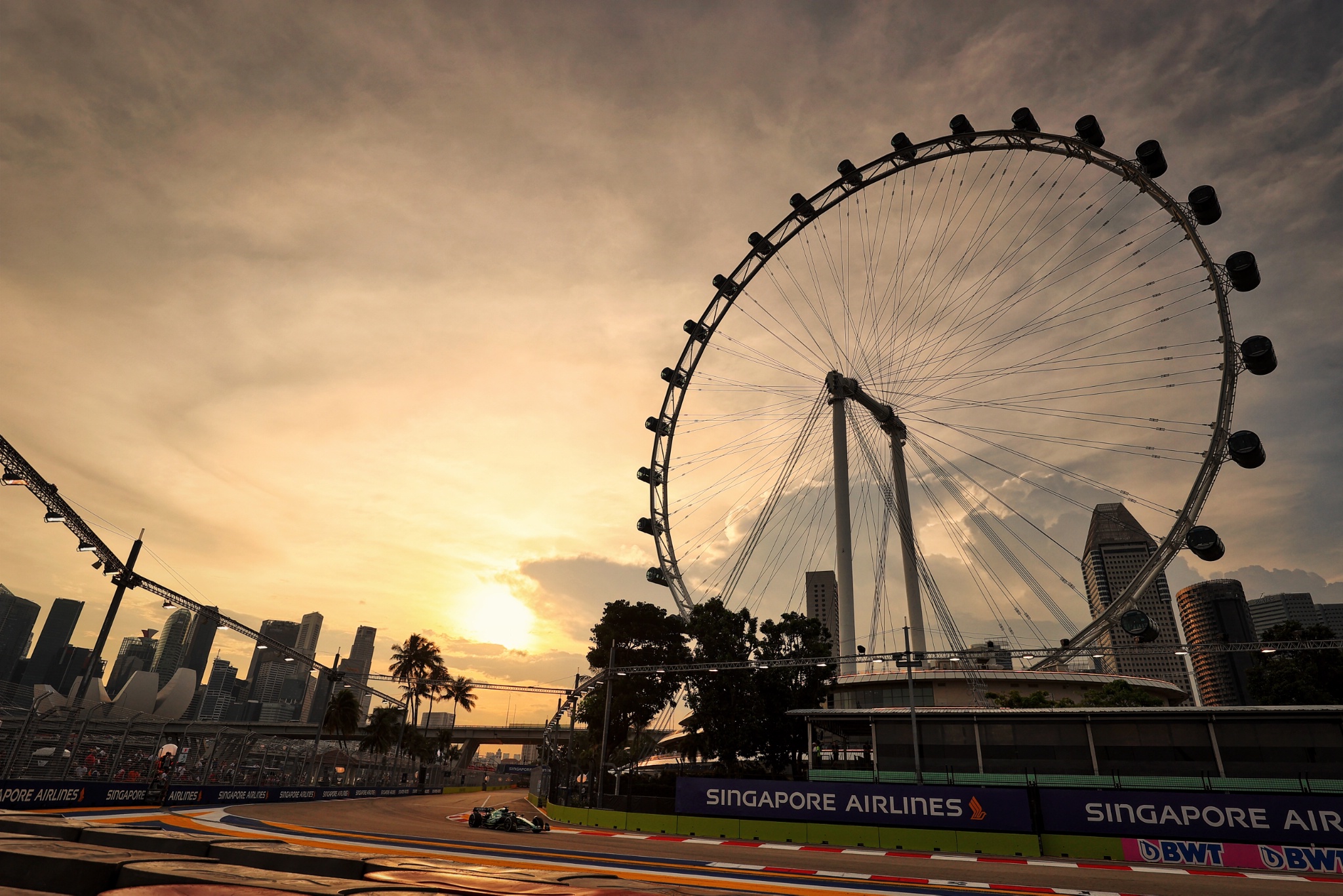 Lance Stroll (CDN) Aston Martin F1 Team AMR22. Formula 1 World Championship, Rd 17, Singapore Grand Prix, Marina Bay