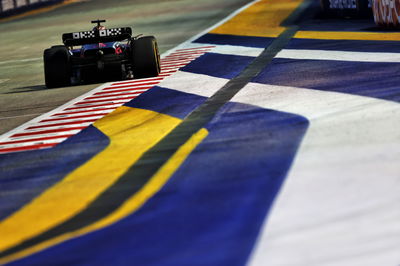 Daniel Ricciardo (AUS) McLaren MCL36. Formula 1 World Championship, Rd 17, Singapore Grand Prix, Marina Bay Street