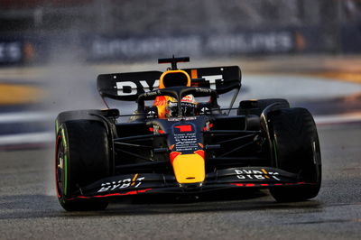 Max Verstappen (NLD) ) Red Bull Racing RB18. Kejuaraan Dunia Formula 1, Rd 17, Grand Prix Singapura, Jalan Marina Bay