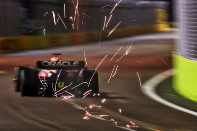 Max Verstappen (NLD) Red Bull Racing RB18 sends sparks flying. Formula 1 World Championship, Rd 17, Singapore Grand Prix,